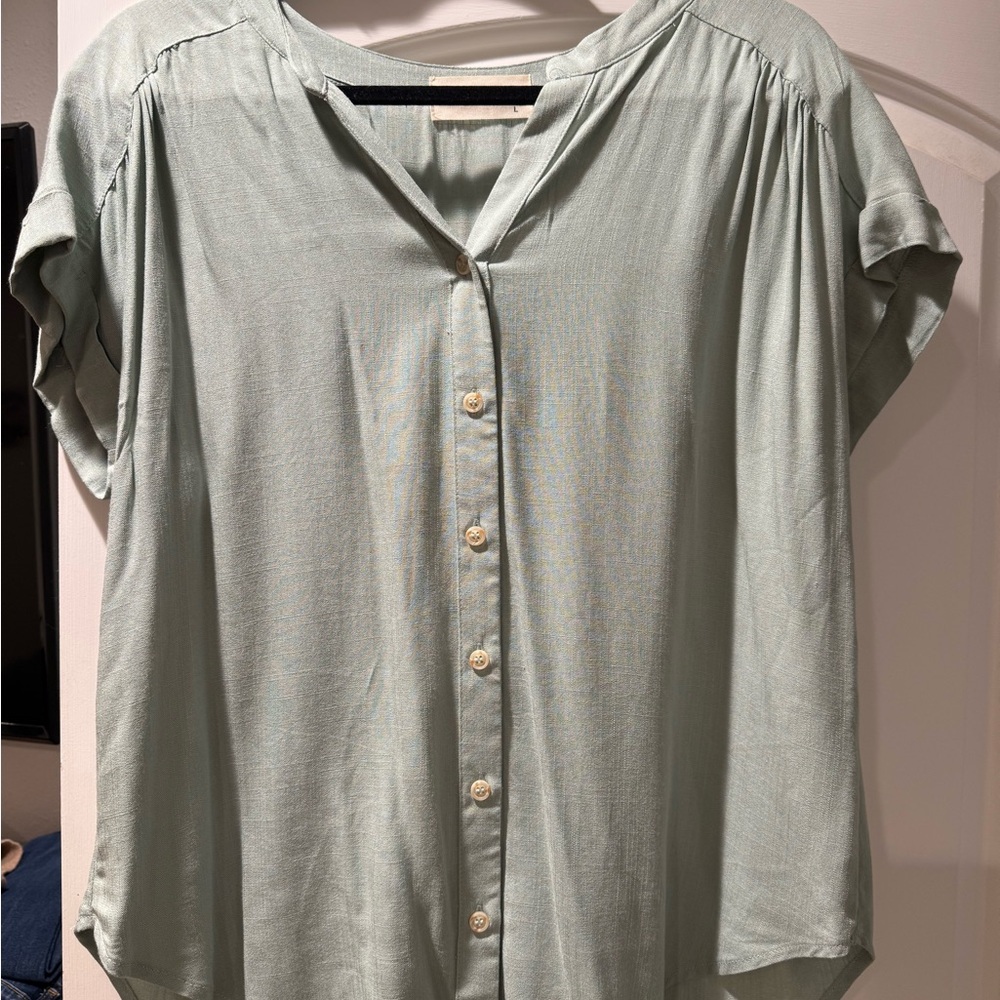 Elegant Women's Green Blouse